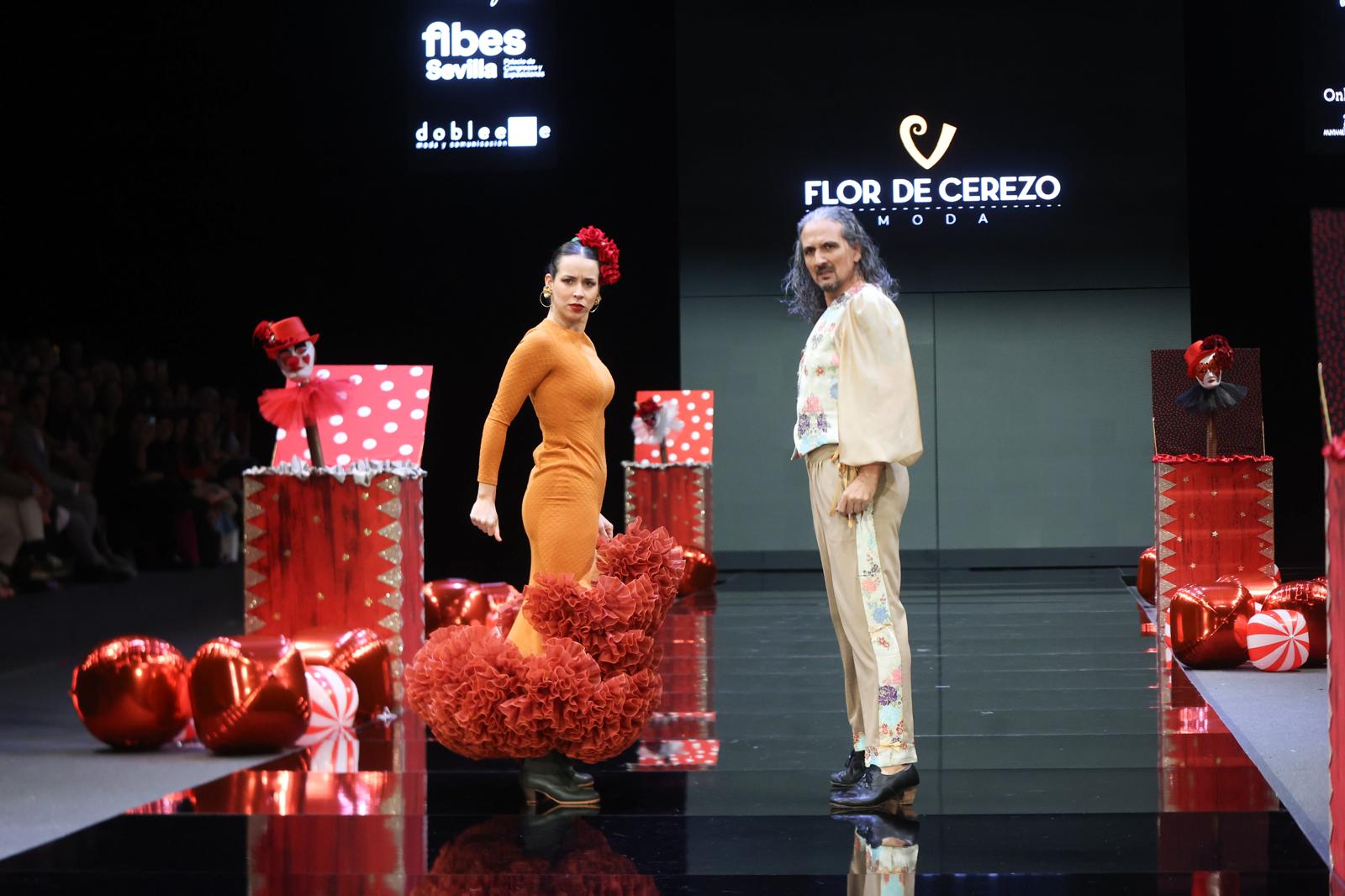 El desfile de Flor de cerezo en SIMOF 2025