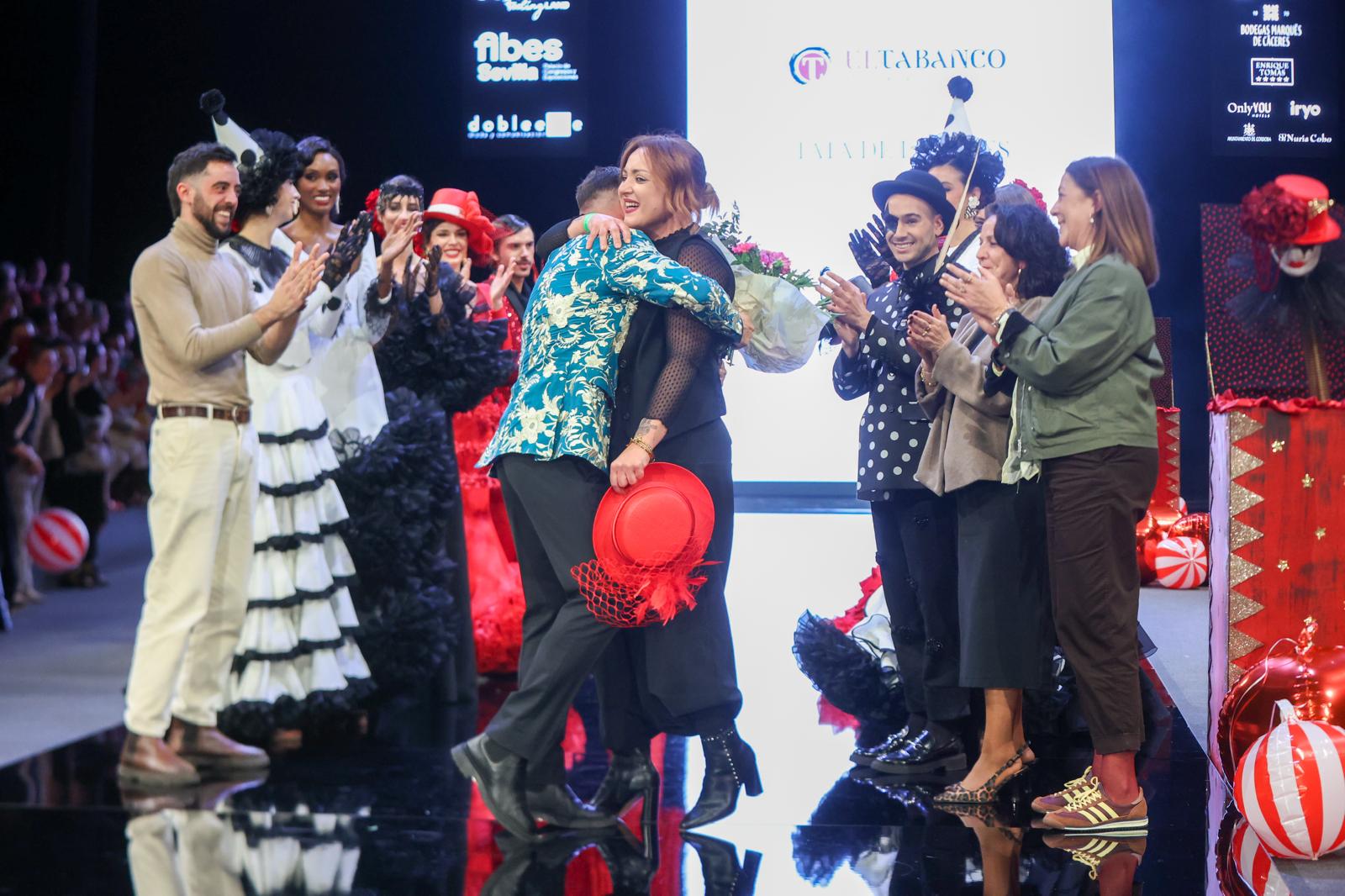 El desfile de Flor de cerezo en SIMOF 2025