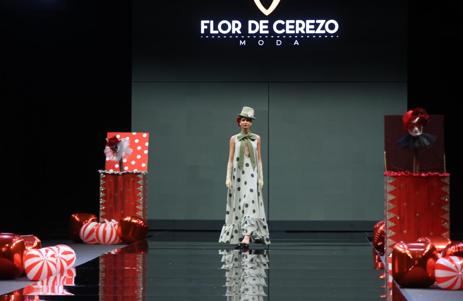 El desfile de Flor de cerezo en SIMOF 2025