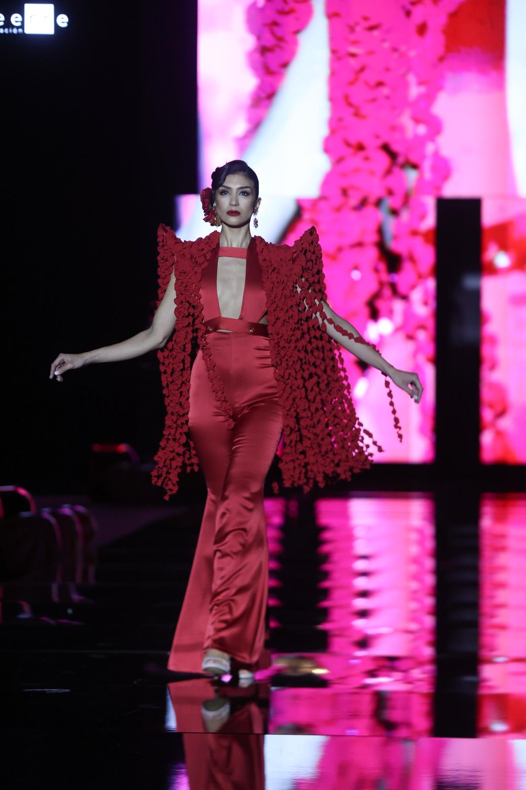 El desfile de Flor de cerezo en SIMOF 2025