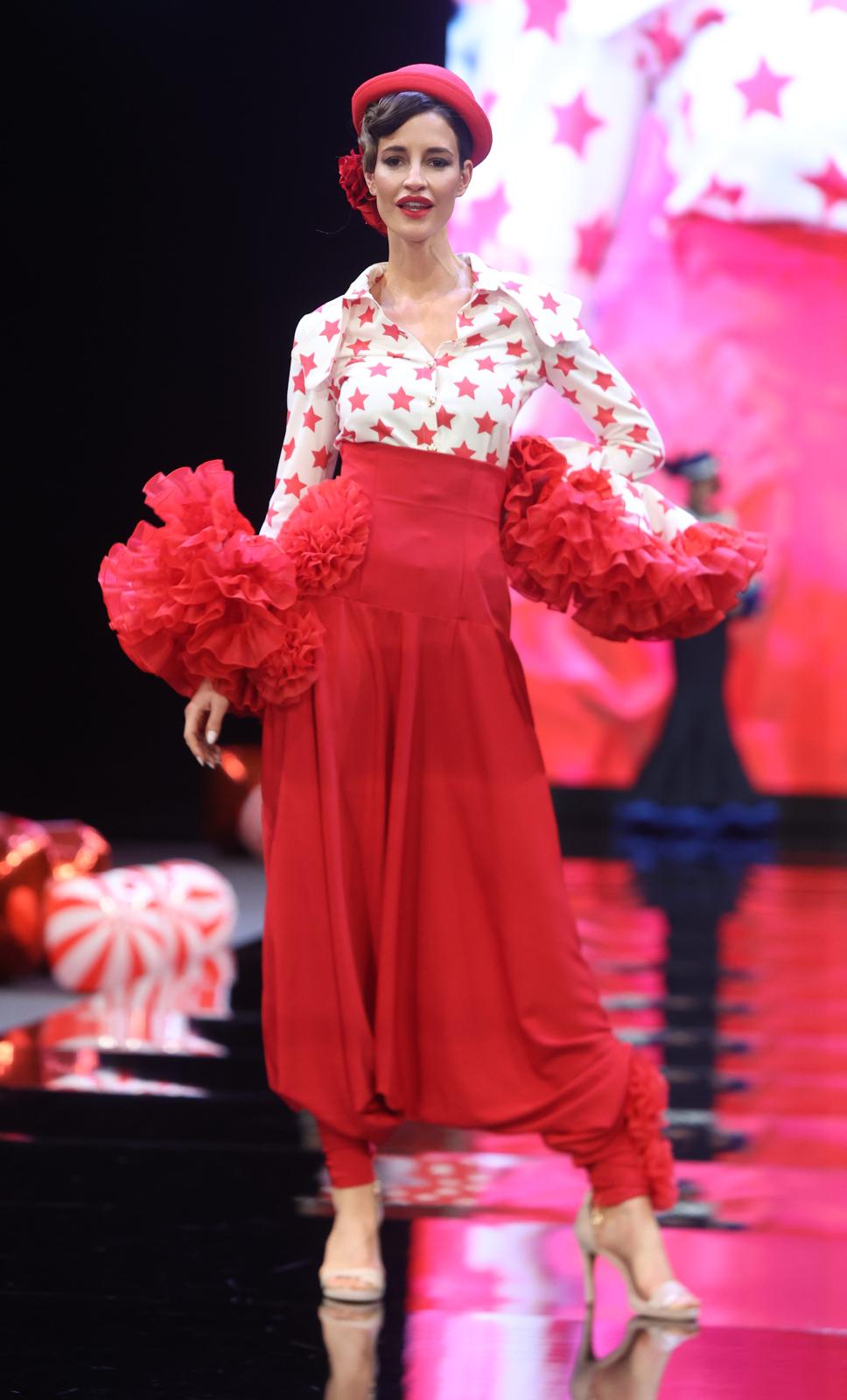 El desfile de Flor de cerezo en SIMOF 2025