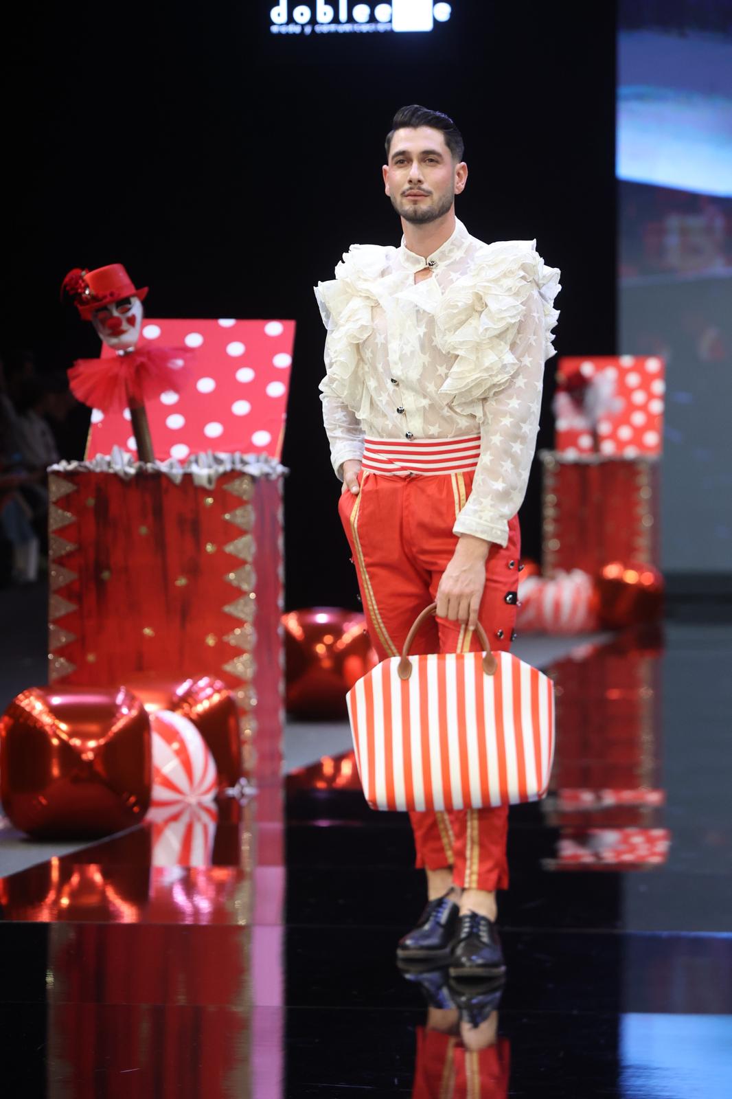 El desfile de Flor de cerezo en SIMOF 2025