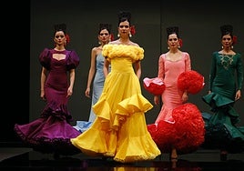 El desfile de Mari Carmen Sáez Flamenca y Ribes & Casals en SIMOF 2025, en imágenes