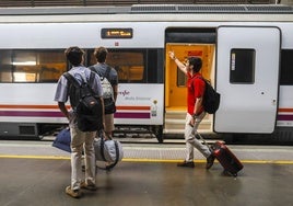 Renfe amplía desde hoy la línea C5 de Cercanías hasta Dos Hermanas: estas son todas las paradas