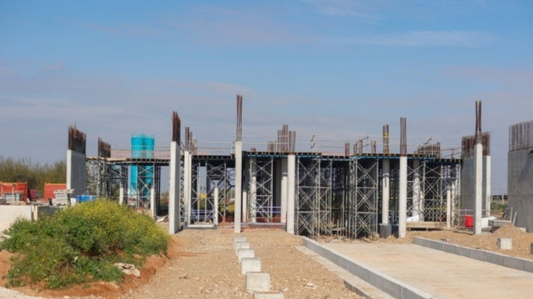 La primera estación de la línea 3 del metro de Sevilla se levanta ya en el barrio de Pino Montano