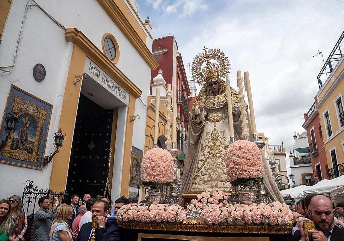 La Virgen del Carmen, en el traslado desde la parroquia de Omnium Sanctorum a la iglesia de los Terceros