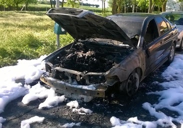 Detenido un vecino de Villanueva del Río y Minas que incendió su coche para cobrar el seguro