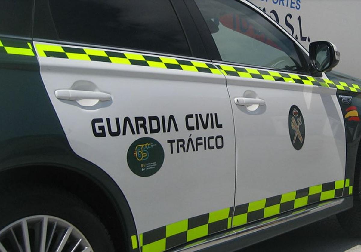 Un vehículo de la Guardia Civil de Tráfico