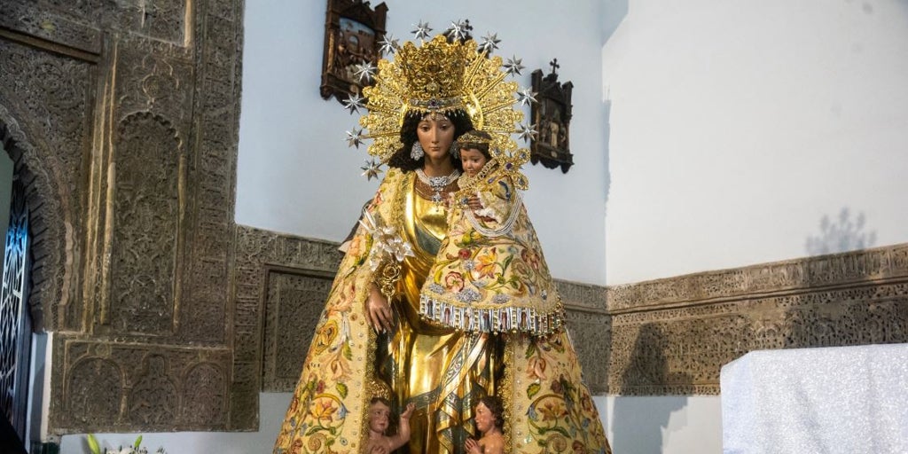 La Virgen 'Peregrina' de los Desamparados de Valencia recorre hoy Sevilla en el 'maremovil' y en procesión