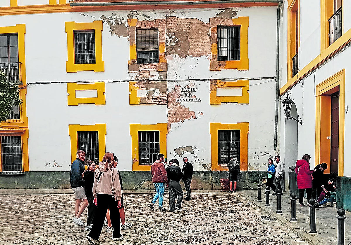 Aspecto que presenta la fachada de la casa 1 del Patio de Banderas