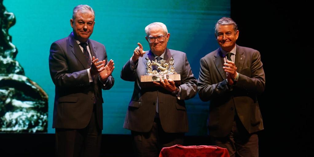 Pepín Álvarez recibió el galardón de El Llamador de Canal Sur Radio