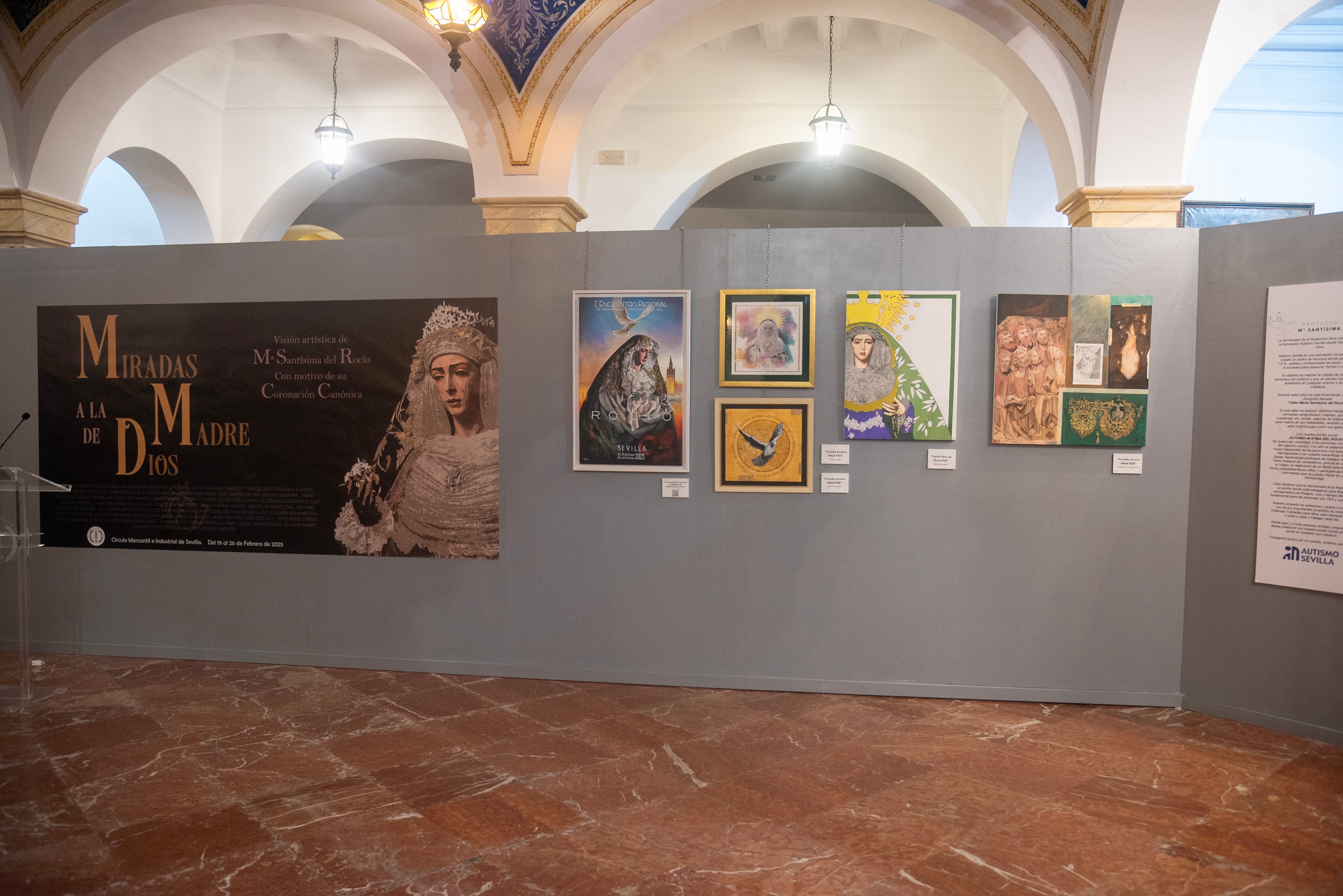 La exposición de arte de la Virgen del Rocío en el Mercantil