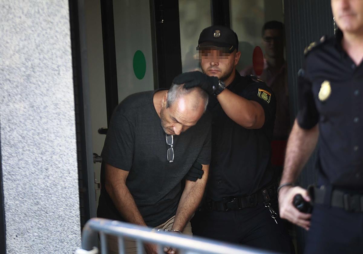 El Dioni de Almensilla saliendo de los juzgados