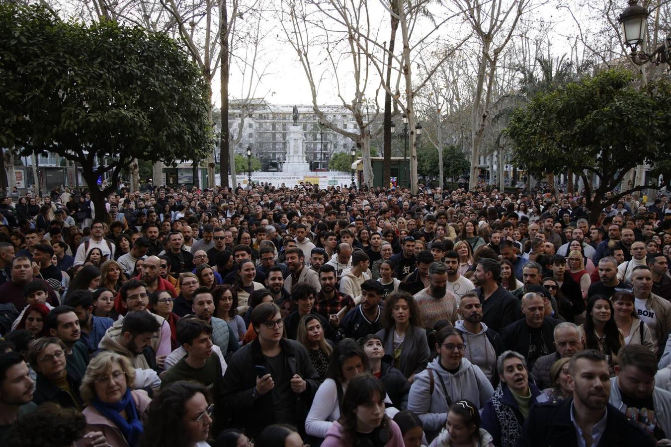 La cantante Melody recibió el cariño de la ciudad de Sevilla