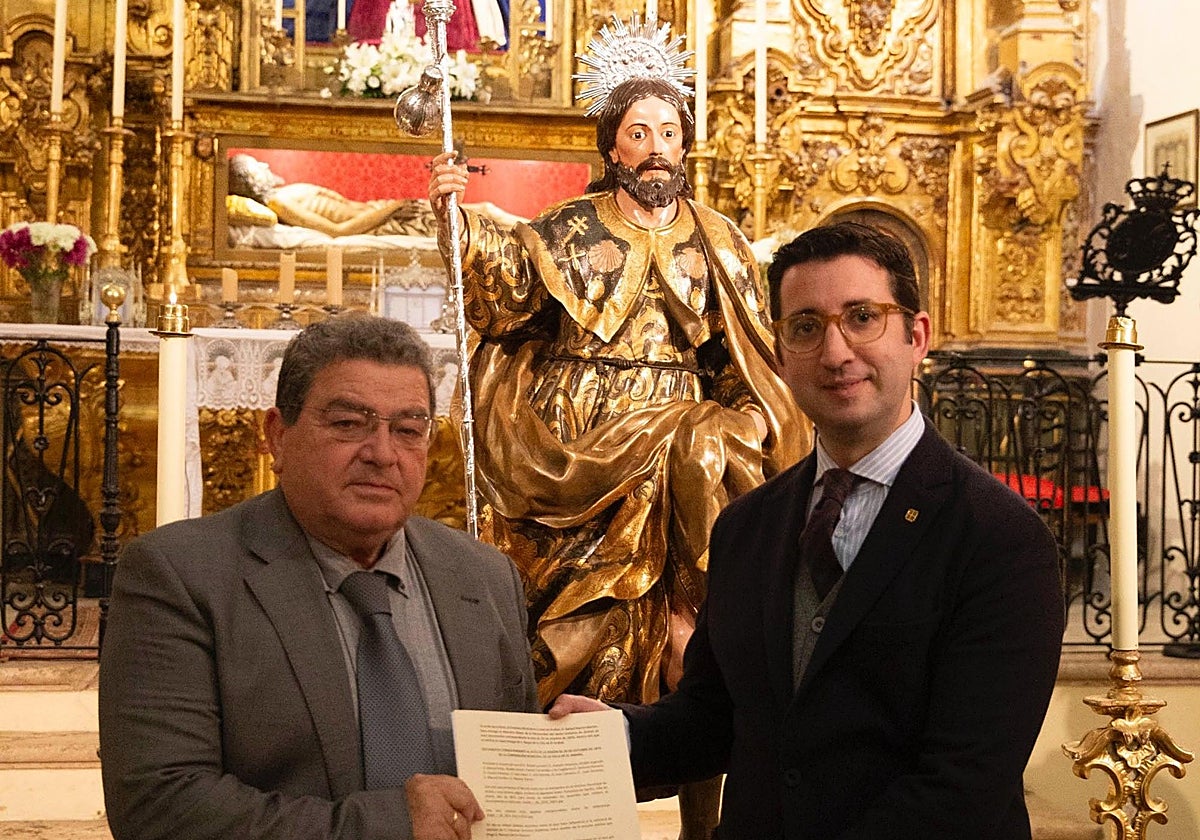Rafael Martín, cronista oficial de la ciudad, y Antonio Bohórquez, hermano mayor del Santo Entierro Arahal