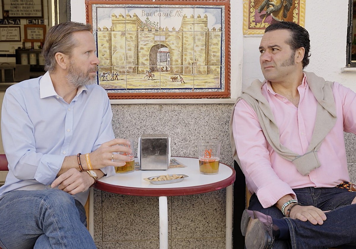 Los Compadres en su rincón favorito de la Puerta Osario