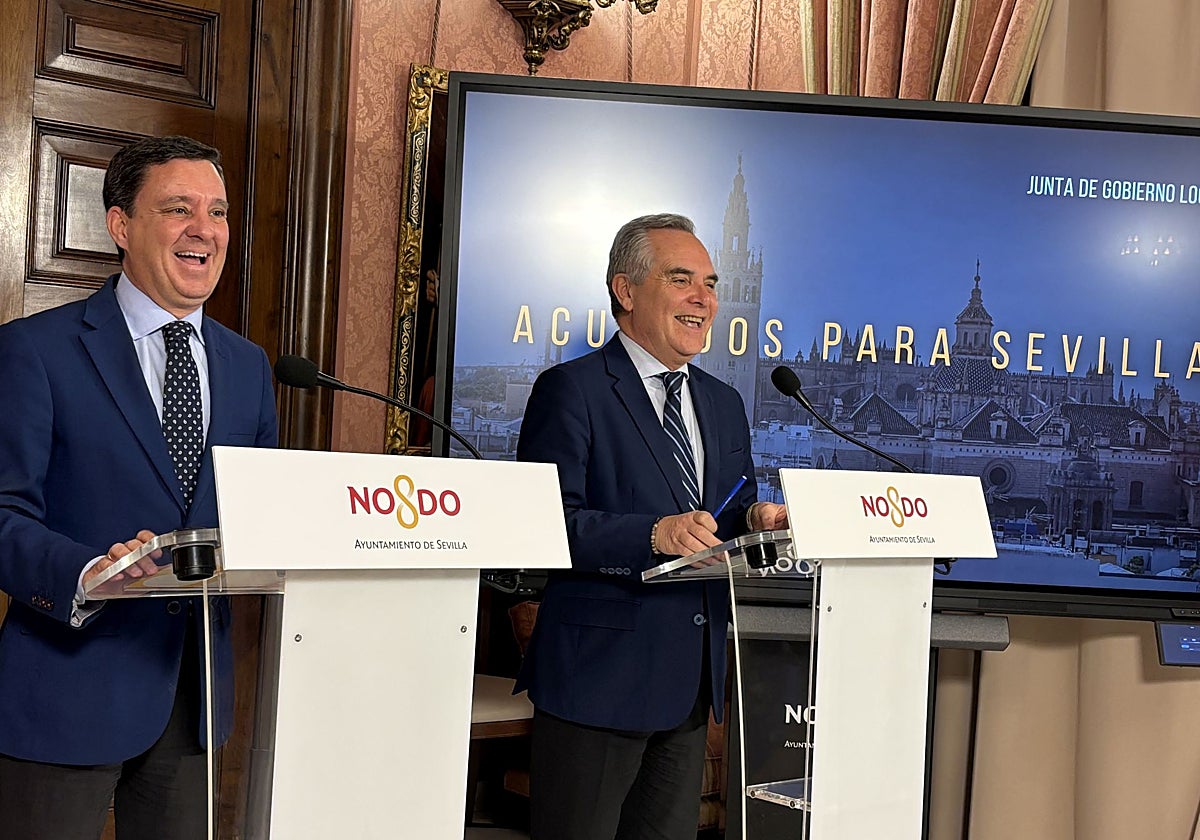 El delegado de Urbanismo, Juan de la Rosa, junto al portavoz del gobierno municipal, Juan Bueno