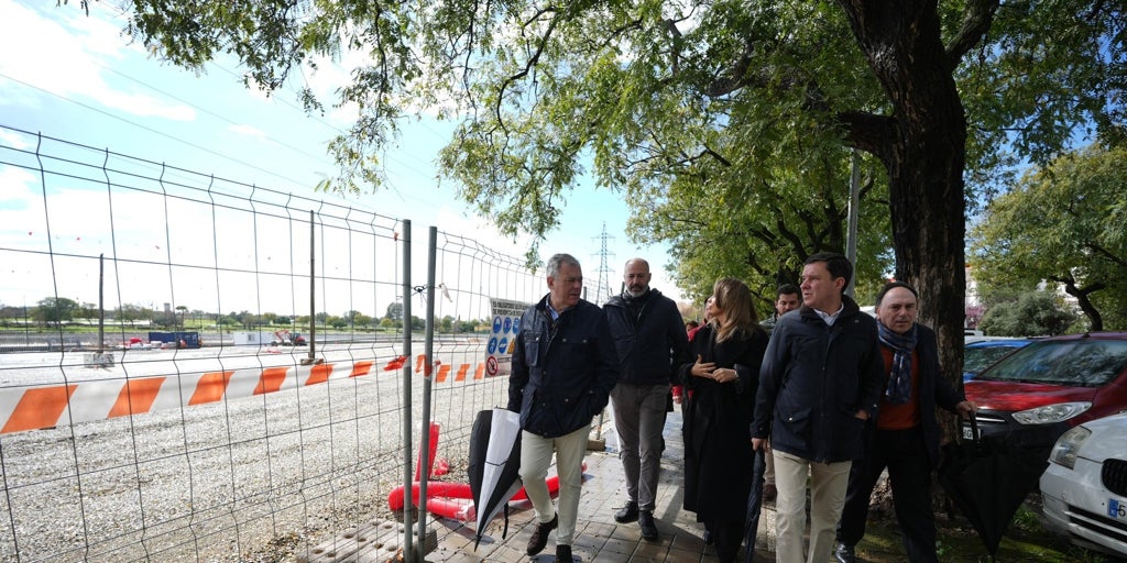 El Ayuntamiento inicia la remodelación del Mercadillo de Pino Montano