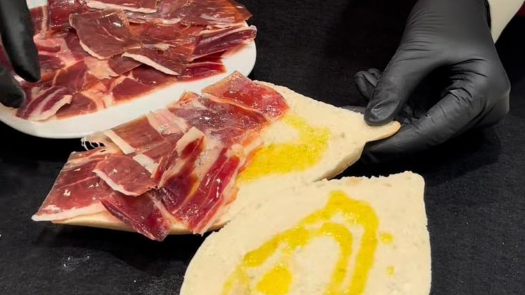 'El Bocata cofrade', la nueva iniciativa para llevar los bocadillos en Semana Santa «sin perder ni un momento»