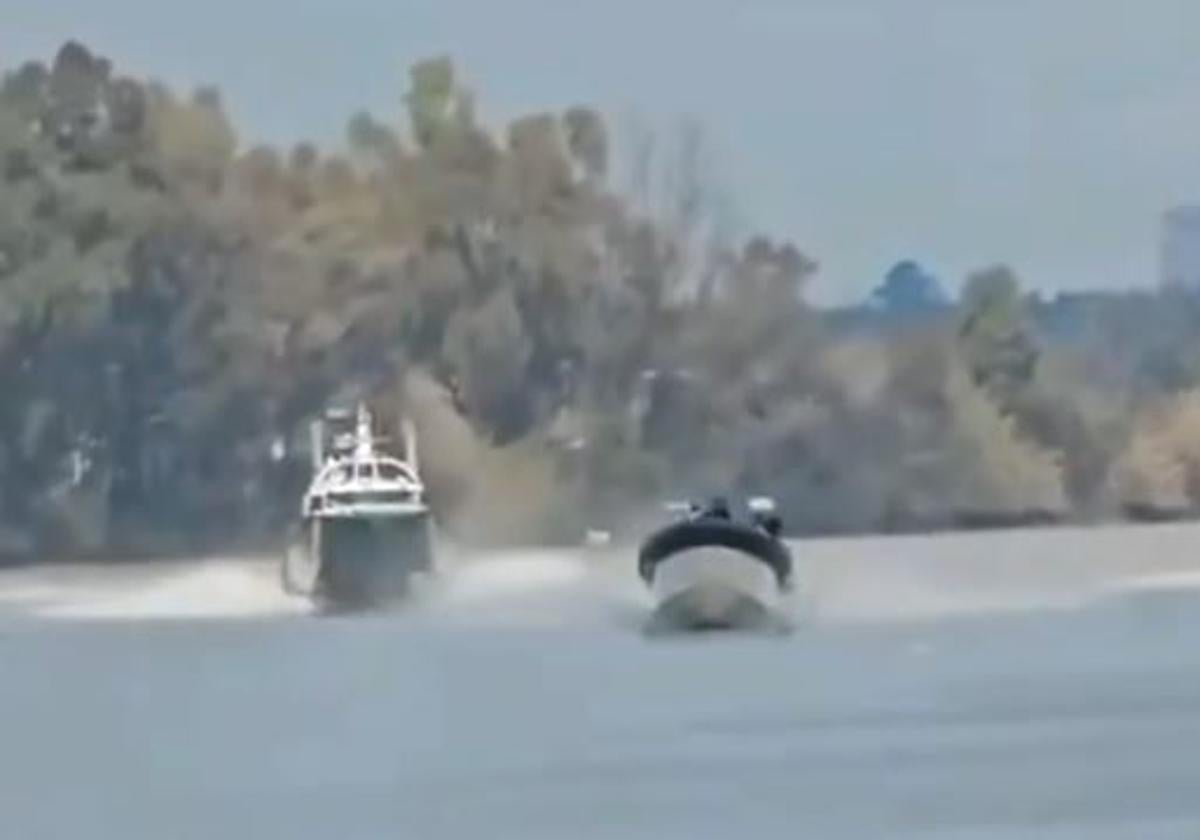 Choque de dos narcolanchas en el río Guadalquivir a la altura de Coria del Río