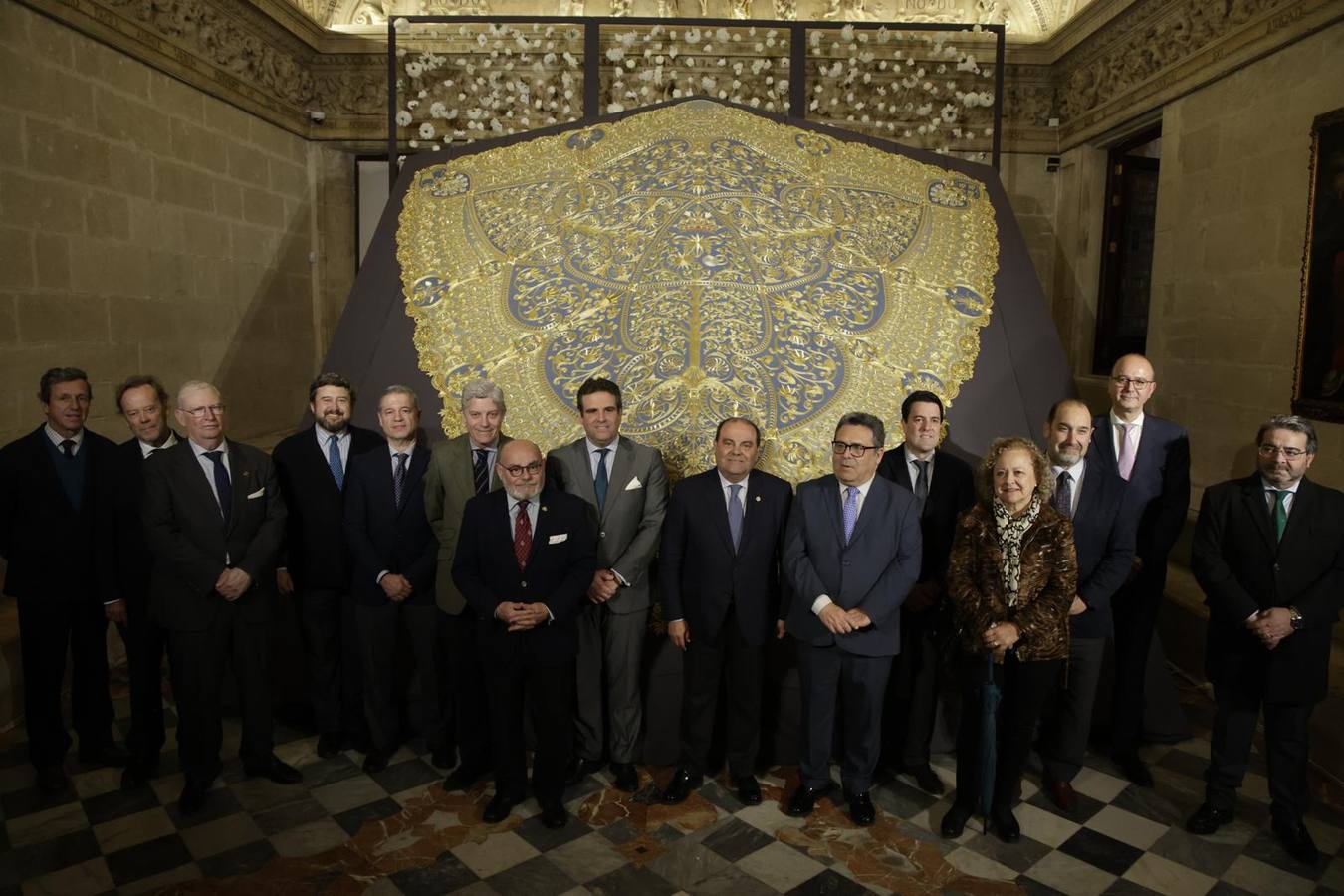 El manto puede verse en el Ayuntamiento de Sevilla hasta el día 22 de marzo
