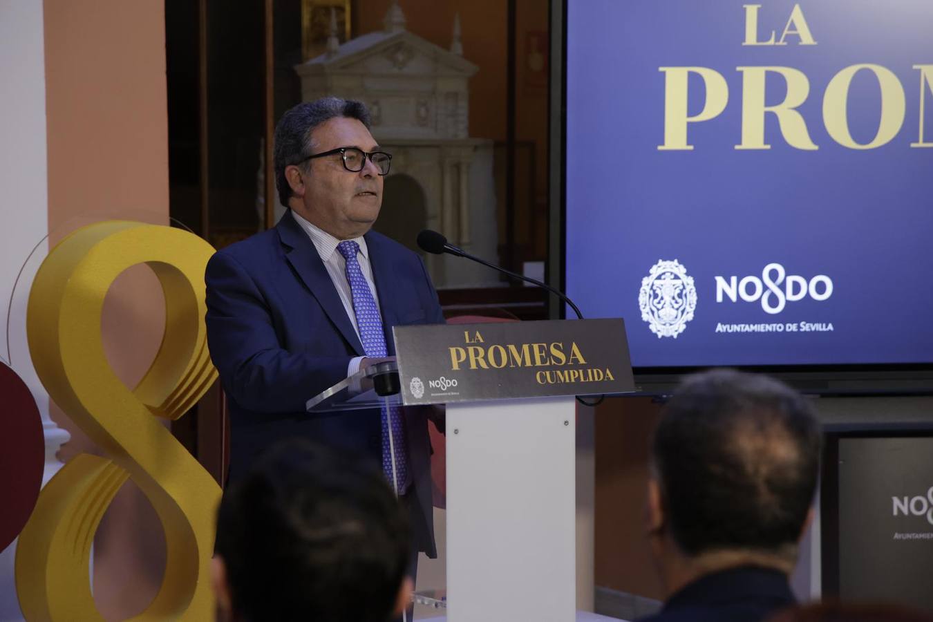 El manto puede verse en el Ayuntamiento de Sevilla hasta el día 22 de marzo