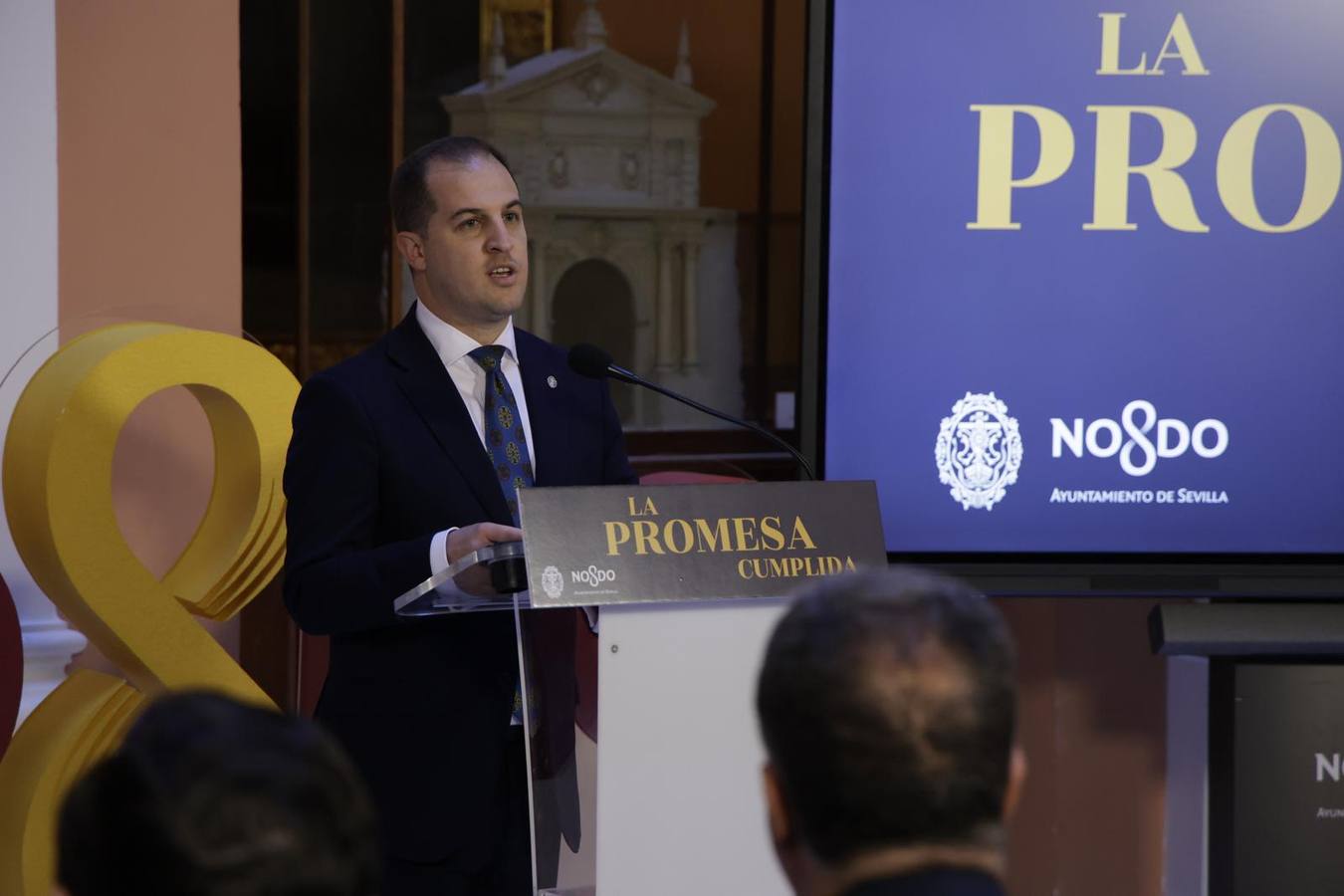 El manto puede verse en el Ayuntamiento de Sevilla hasta el día 22 de marzo
