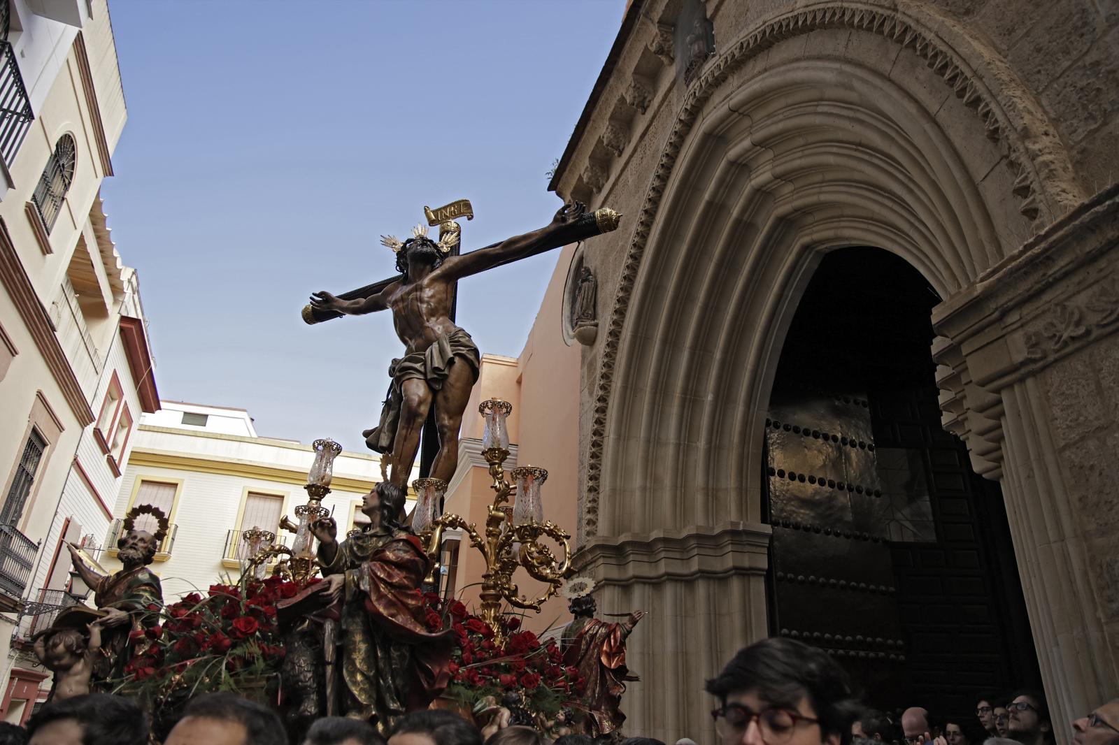 El regreso del Cristo de la Expiración del Museo de Sevilla desde San Andrés a su capilla, en imágenes