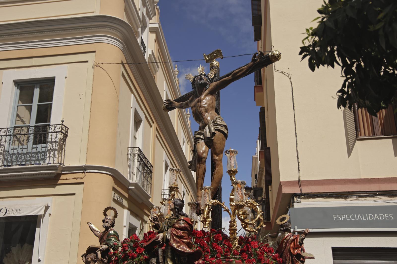 El regreso del Cristo de la Expiración del Museo de Sevilla desde San Andrés a su capilla, en imágenes