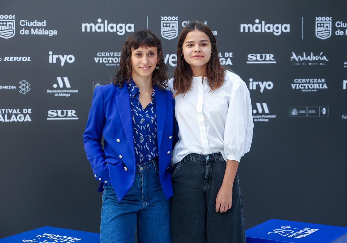 La directora Matilde Tute (i) junto a la actriz Lucía Martínez (d) posan en el photocall de la película 'Nunca fui a Disney' que se presenta este domingo durante el 28º Festival de Málaga