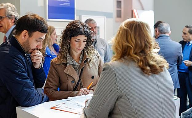 Las parejas jóvenes han sido los clientes potenciales del salón inmobiliario