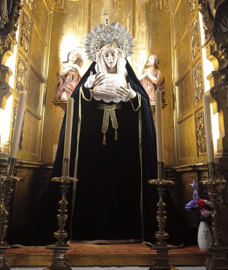 La Virgen de la Salvación en el altar de la parroquia de San Bartolomé