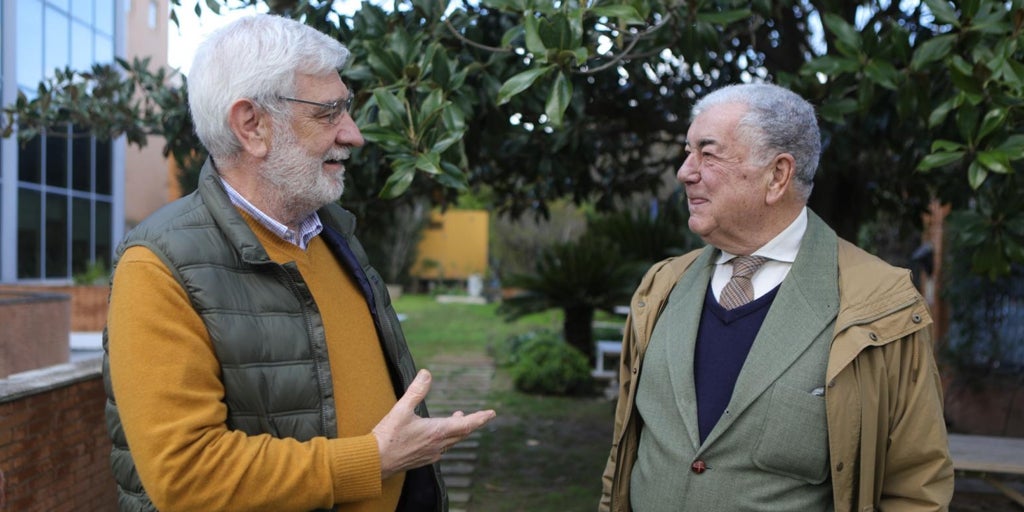 Dos antiguos hermanos mayores de Sevilla: «Hay hermandades que mienten con el número de nazarenos»