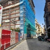 Los andamios sobre la antigua iglesia de San Hermenegildo en la calle Jesús del Gran Poder