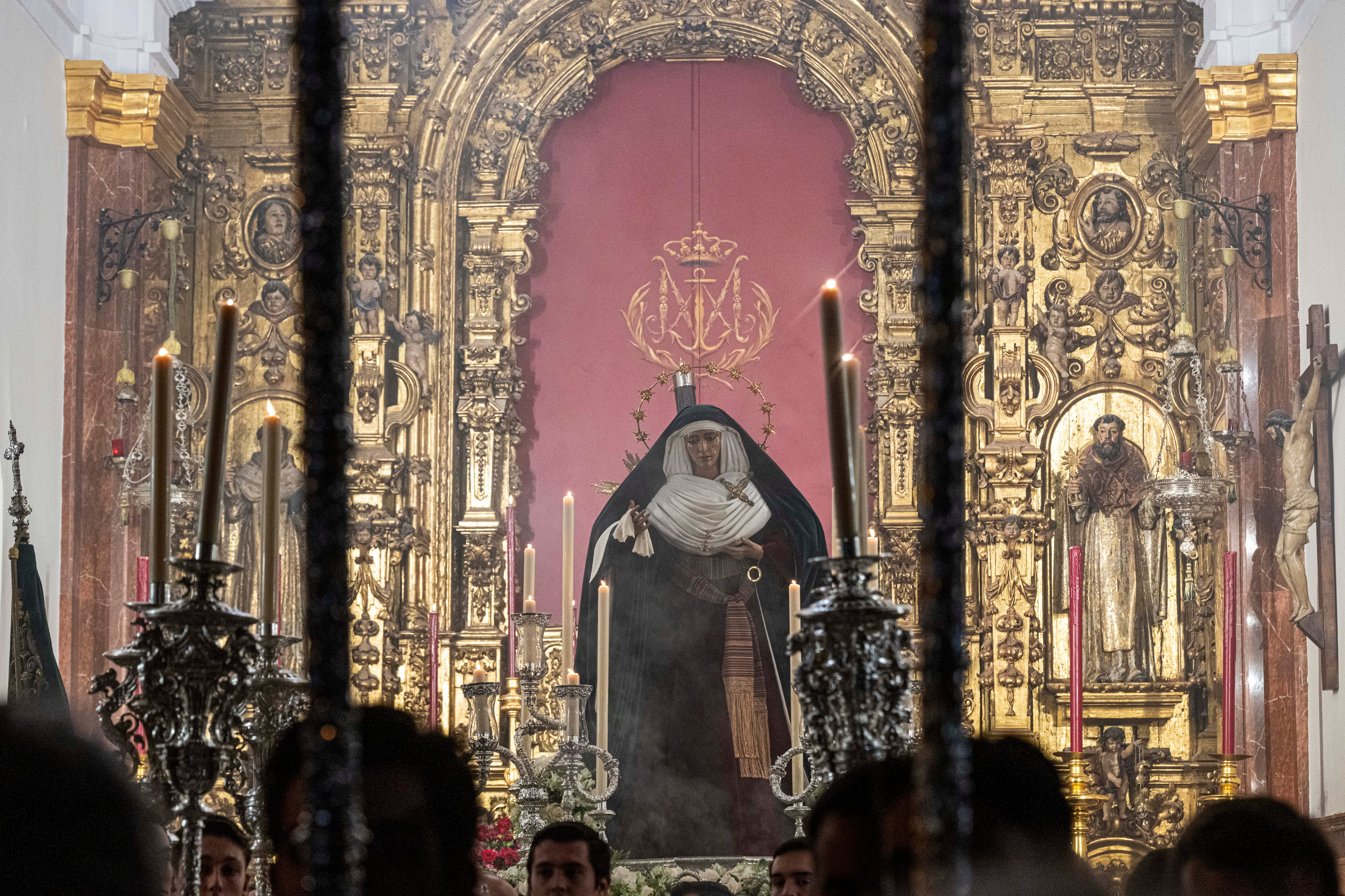 El traslado de la Esperanza de Triana, en imágenes