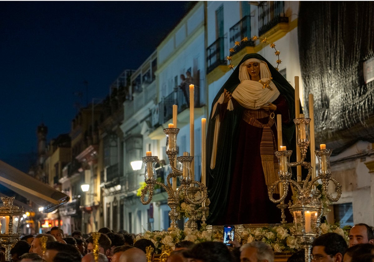 La Esperanza de Triana en su traslado