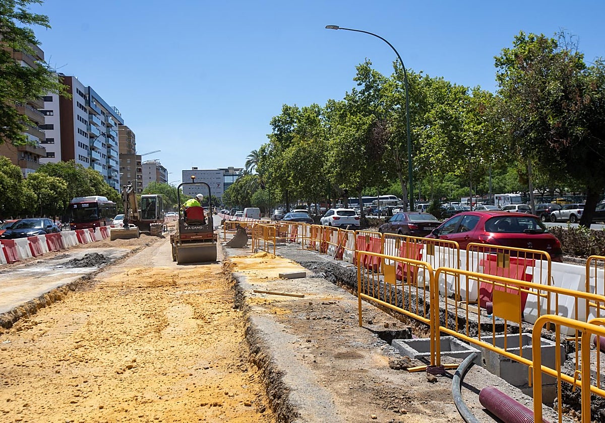 Imagen de archivo de las obras del tranvibús a su paso por la avenida Kansas City