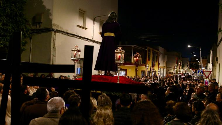 Multitudes en torno al Cautivo del Tiro de Línea