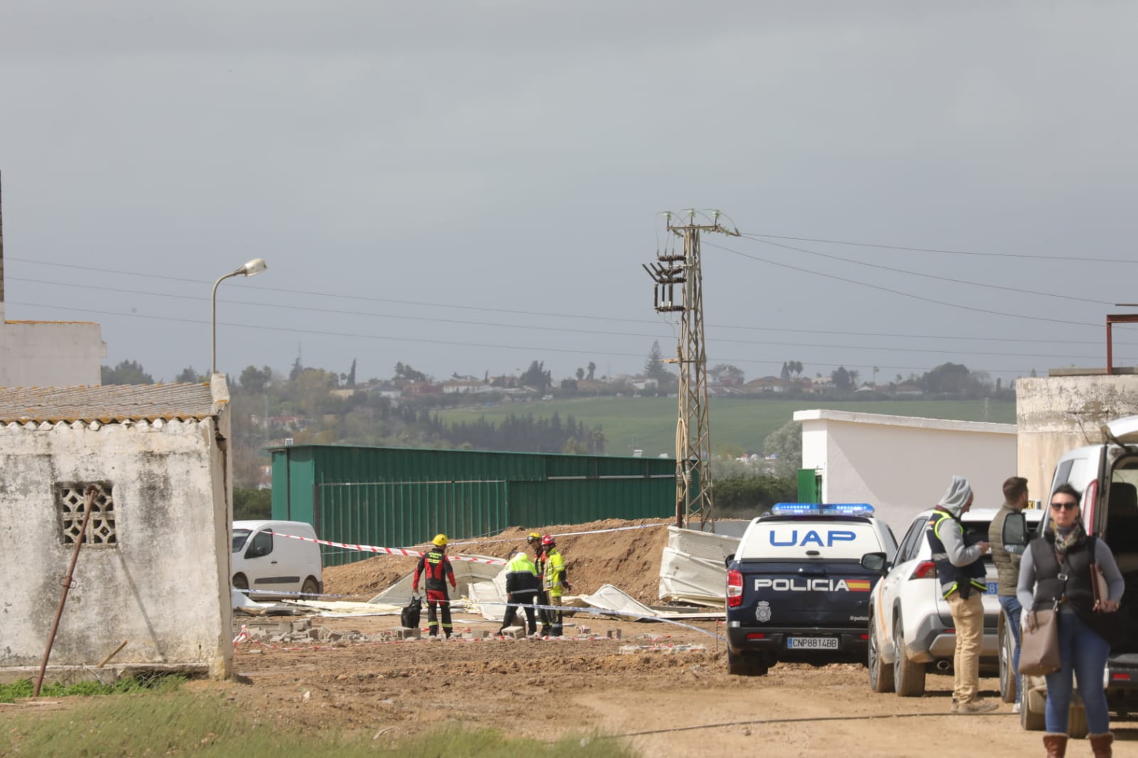 La nave ha quedado totalmente destruida tras el paso del tornado y se ha cobrado la vida de tres personas 