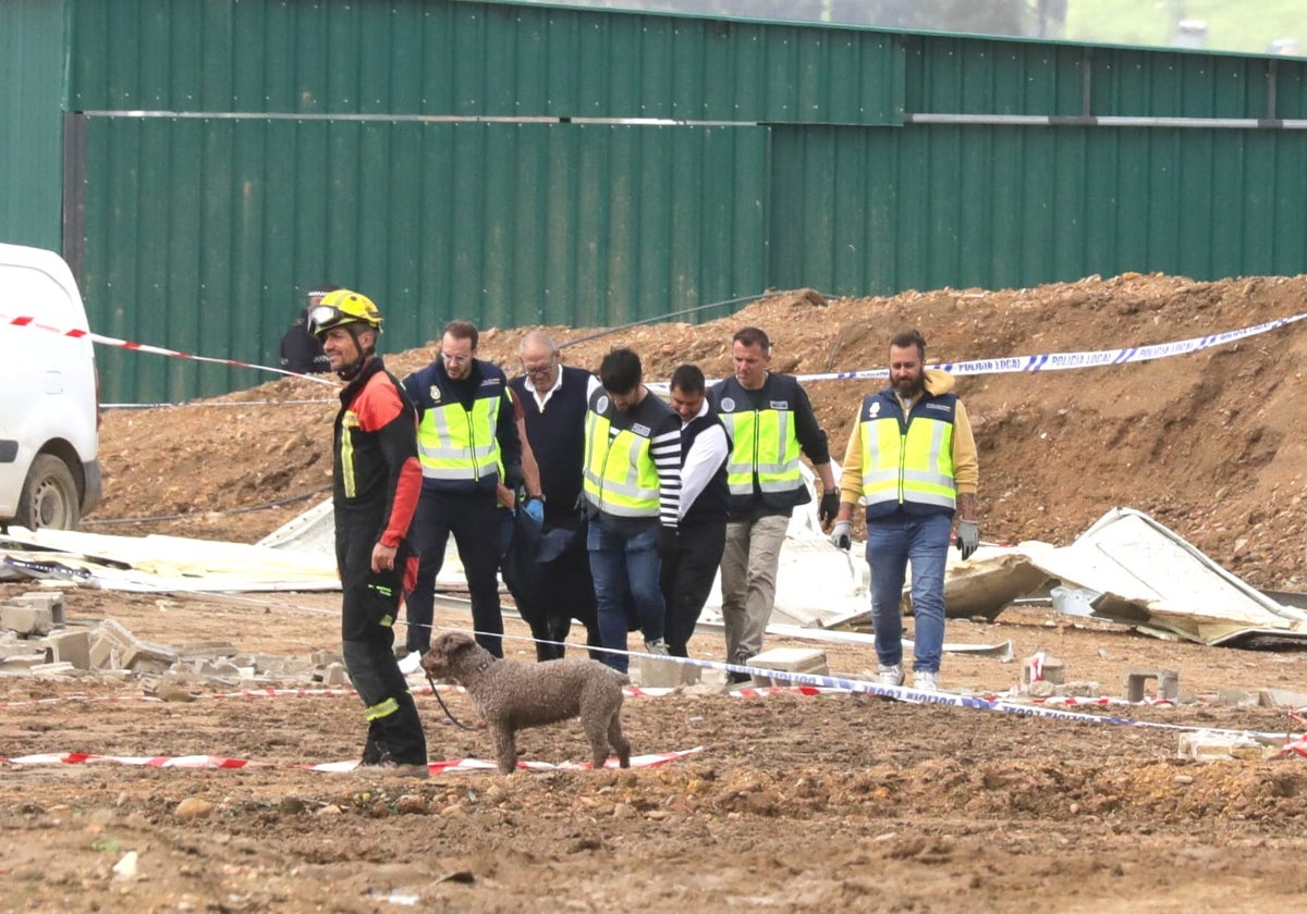La nave ha quedado totalmente destruida tras el paso del tornado y se ha cobrado la vida de tres personas