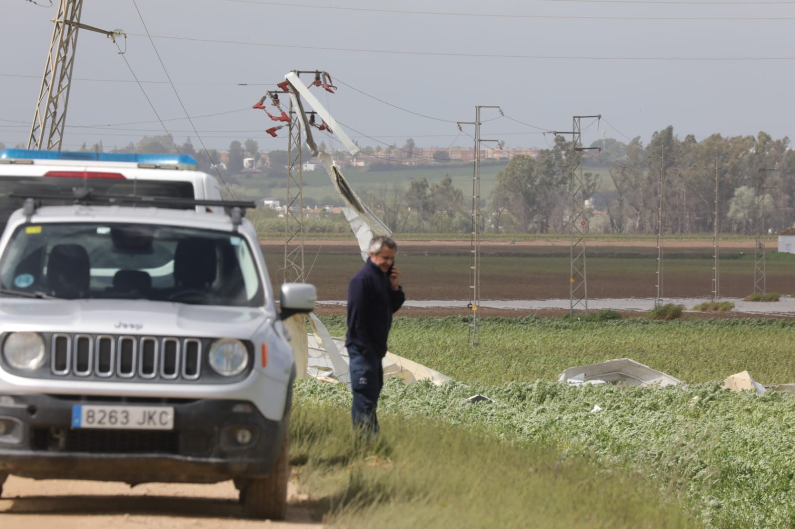 La nave ha quedado totalmente destruida tras el paso del tornado y se ha cobrado la vida de tres personas 