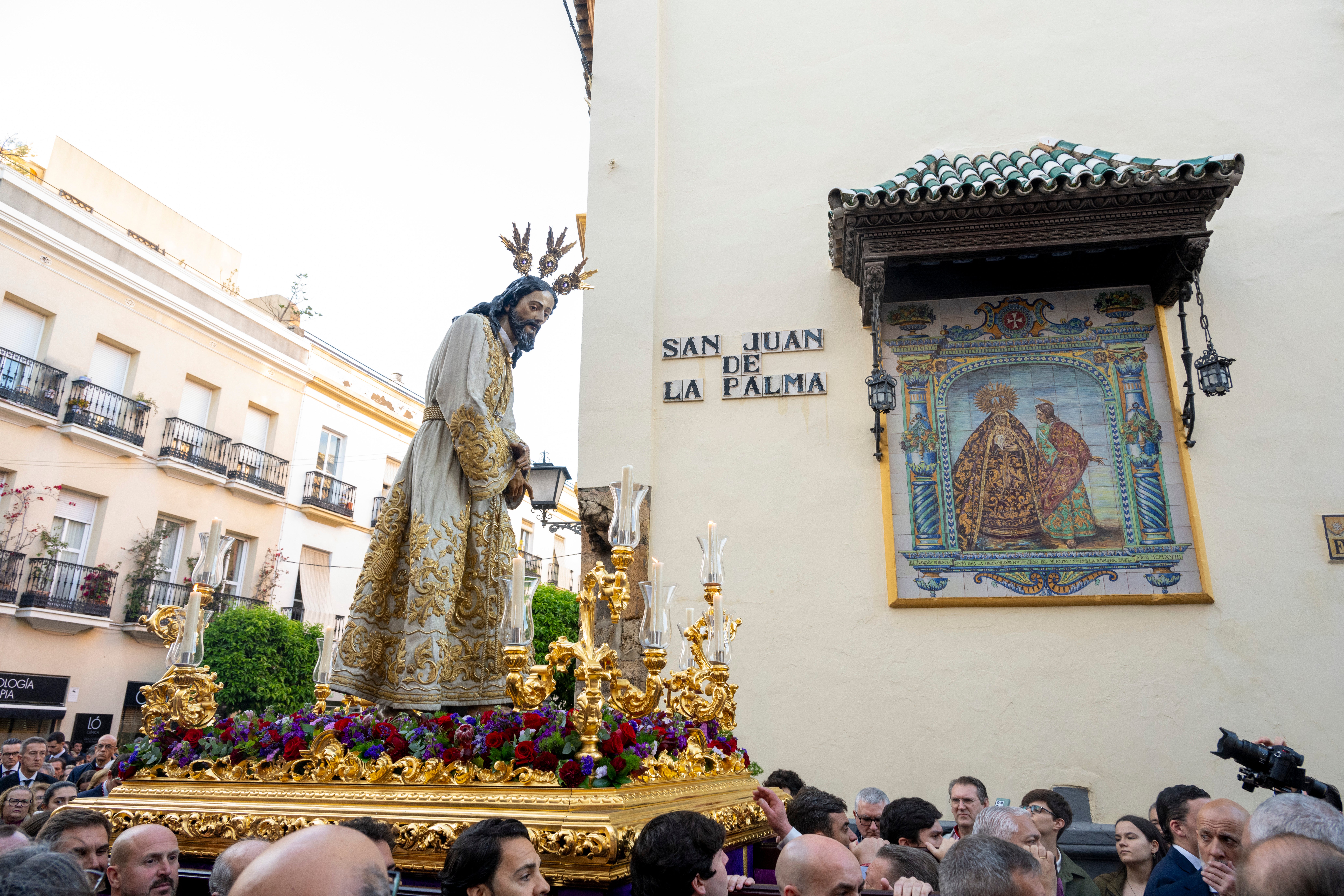 El vía crucis extraordinario del Señor del Silencio de la Amargura, en imágenes