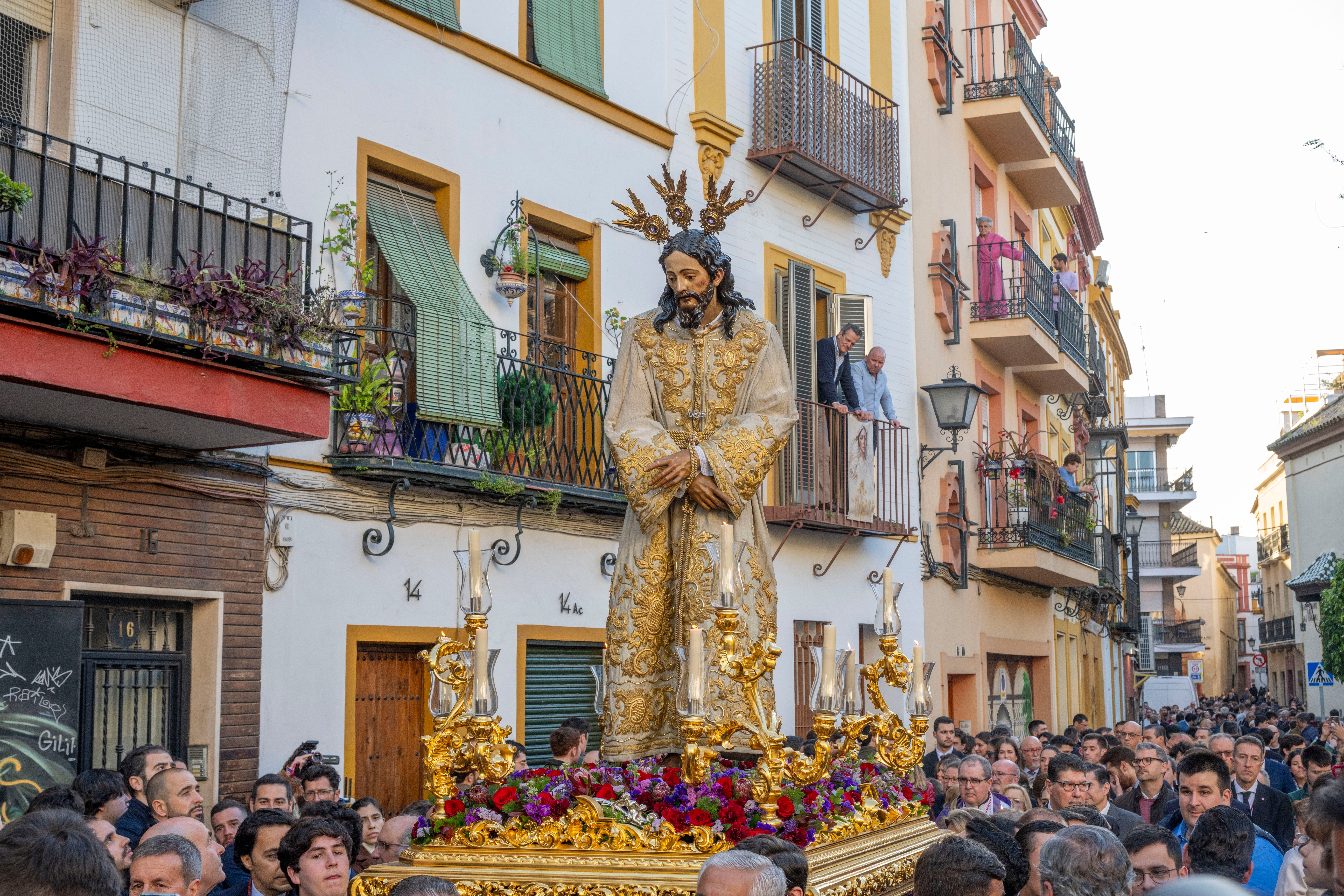El vía crucis extraordinario del Señor del Silencio de la Amargura, en imágenes