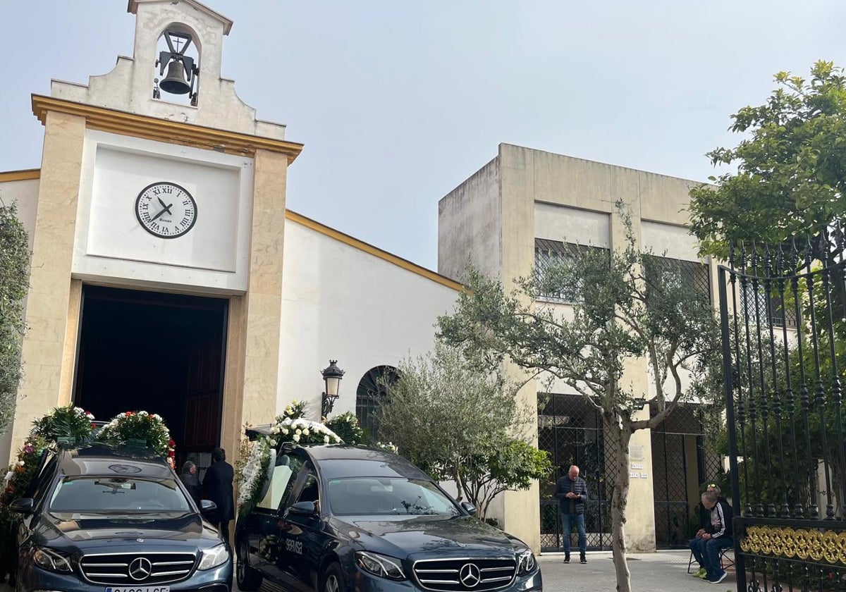 El funeral se ha celebrado en la parroquia de la barriada de Las Portadas de Dos Hermanas