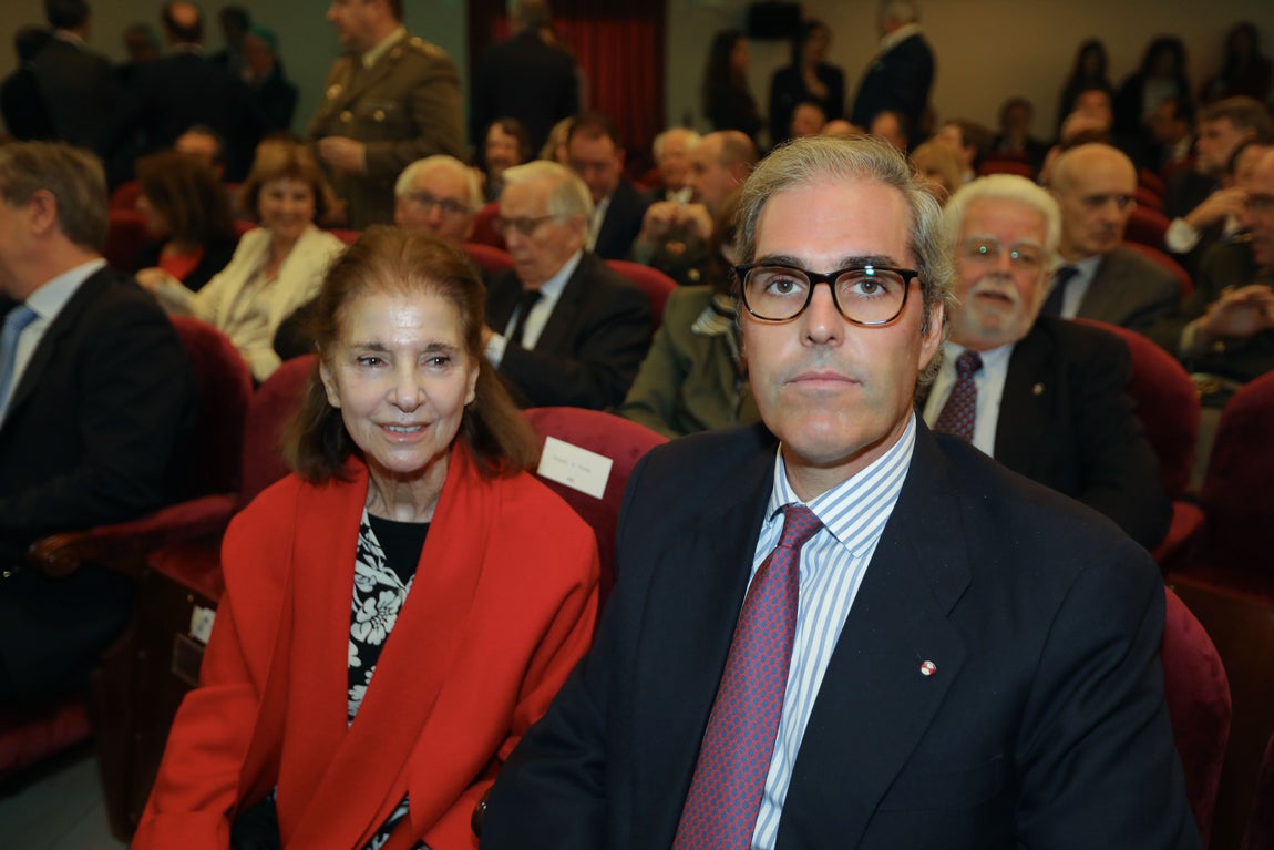 Marquesa de Méritos y Marqués de Valencina