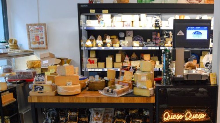 El queso de flores existe y se hace en Sevilla: esta es la quesería que lo vende en primavera