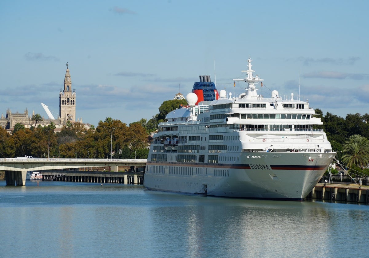 El crucero Europa llegará este lunes a las 17.30 horas al puente de las Delicias