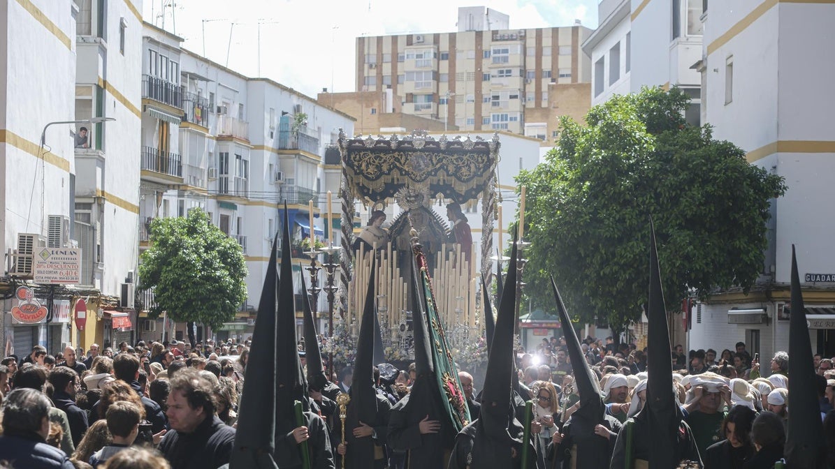 La Virgen del Sol, por el barrio del Plantinar, el pasado Sábado Santo