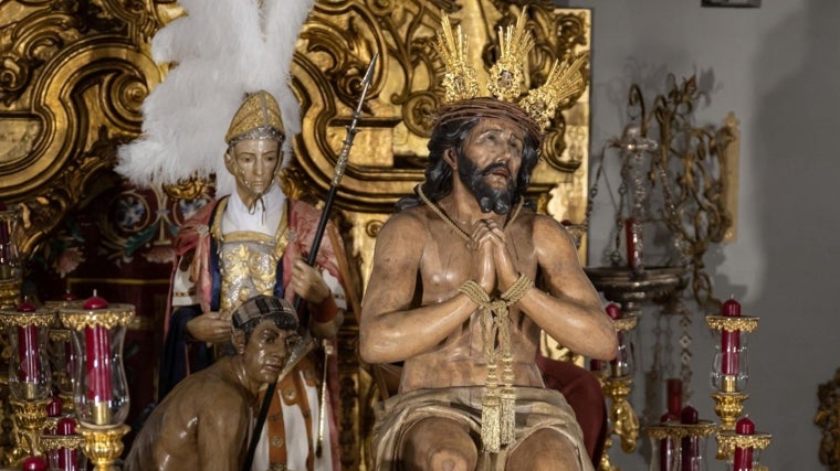El Señor de las Penas en su paso con todos sus atributos