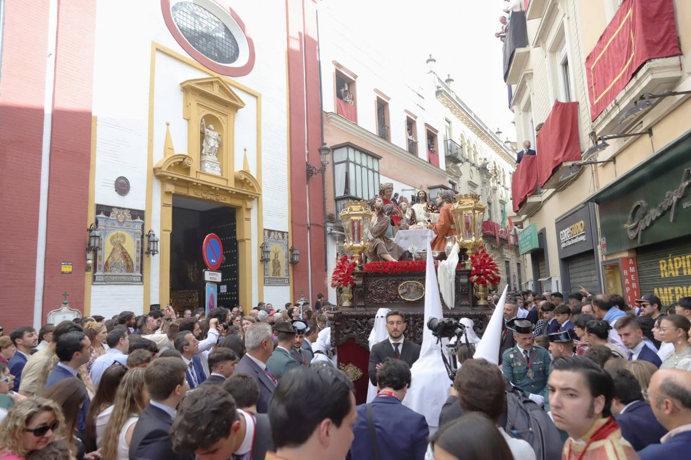 La hermandad de la Cena realiza su estación de penitencia este Domingo de Ramos